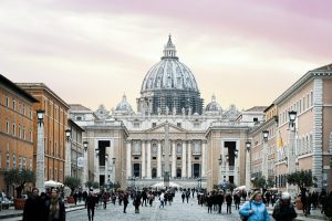 Lire la suite à propos de l’article 6 curiosités que vous ne connaissiez peut-être pas sur la basilique Saint-Pierre au Vatican